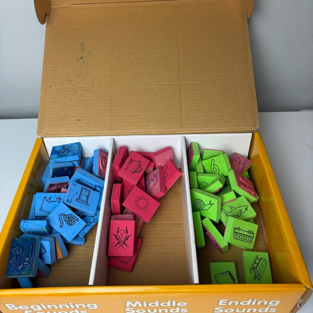 Lakeshore fill in the blanks phonics stamps set - Picture 6 of 9
